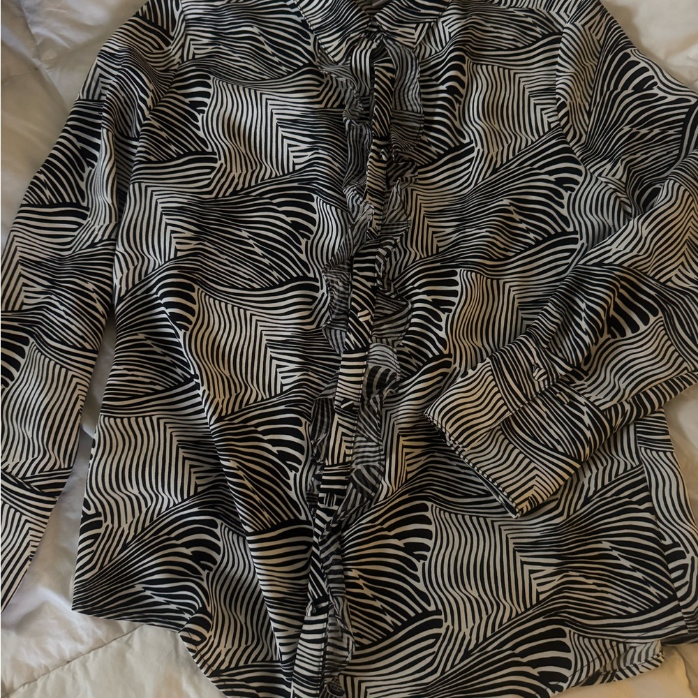 Chico's Monochrome Wave Pattern Button Down Shirt